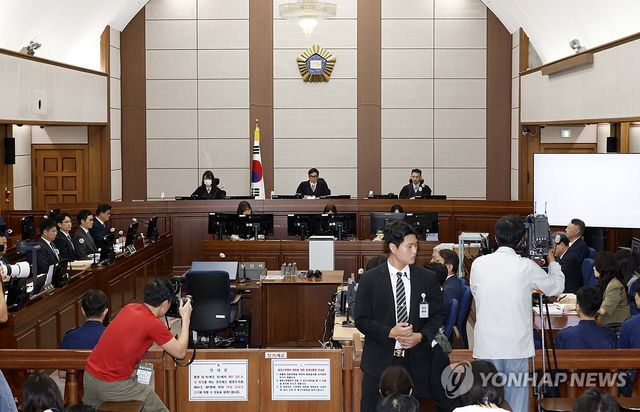 지난달 26일 열린 윤석열 전 대통령의 특수공무집행방해, 직권남용 권리행사방해 등 혐의 사건 1차 공판 모습