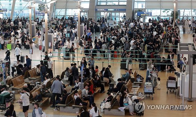 추석 연휴 맞아 북적이는 인천공항