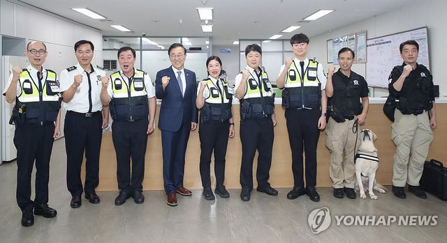 김윤덕 장관, 용산역 안전관리 현장 점검