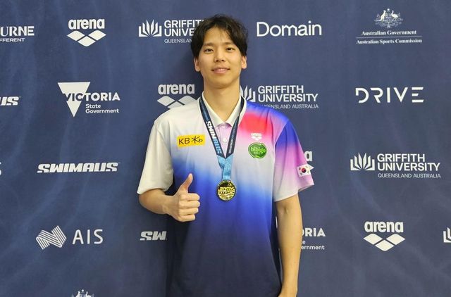 쇼트코스 남자 배영 200m에서 한국신기록으로 호주대회 우승을 차지한 이주호.