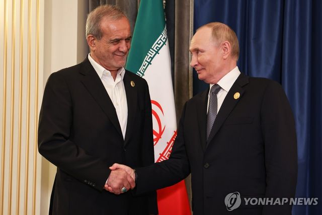 블라디미르 푸틴 러시아 대통령과 마수드 페제시키안 이란 대통령