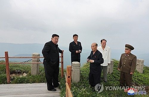 김정은, 삼지연시 건설사업 현지지도