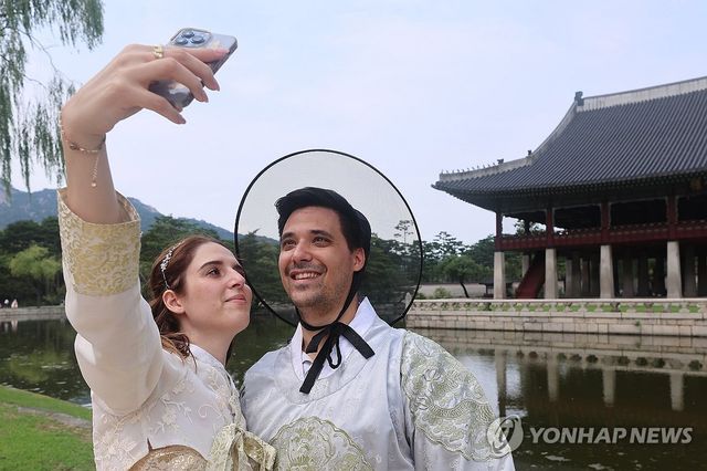 경복궁을 찾은 외국인 관광객 