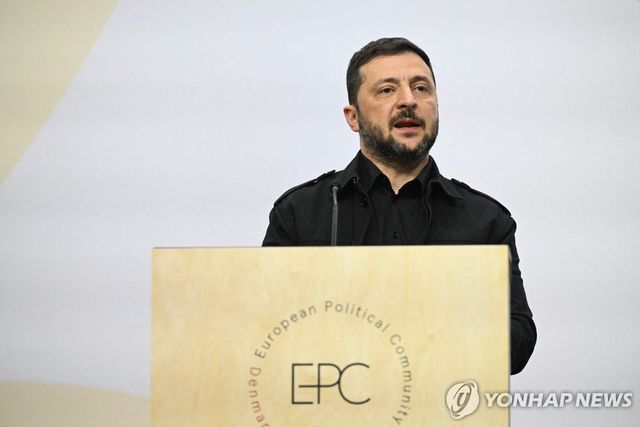 유럽정치공동체 정상회의 참석한 우크라 대통령