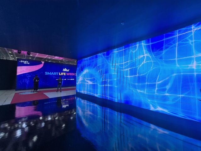 '스마트라이프위크(SLW) 2025' 전시장 입구에 설치된 미디어파사드
