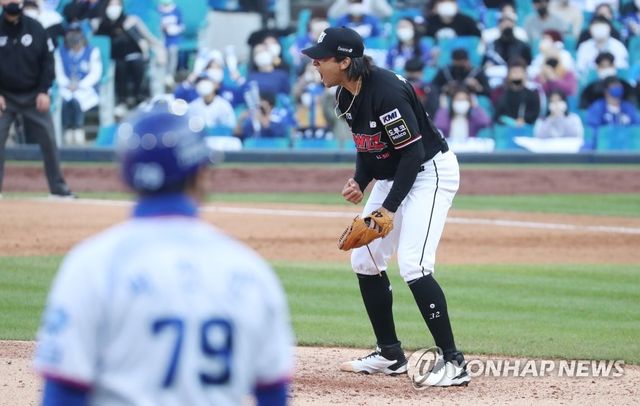 포효하는 kt 쿠에바스