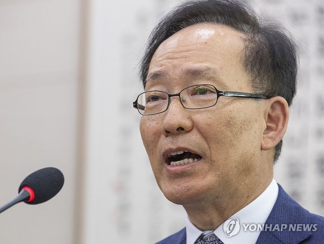 국감에서 답변하는 김대웅 서울고등법원장