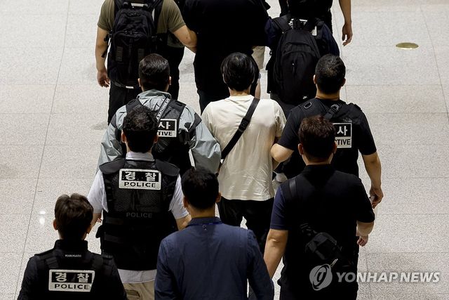 캄보디아에서 인천공항으로 송환된 한국인 구금자