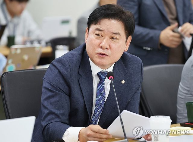 질의하는 윤종군 의원