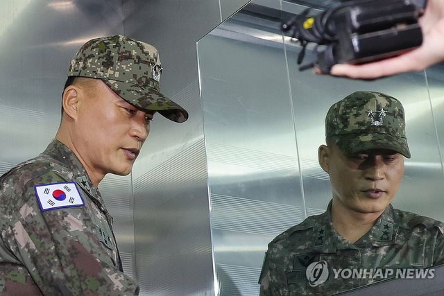 피의자 신분으로 특검 출석하는 박진희 전 군사보좌관