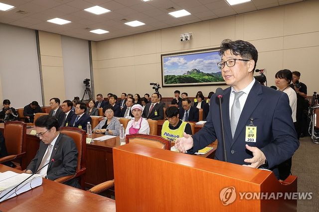 의원 질의 답변하는 문지석 검사