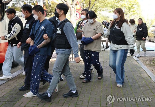 영장실질심사 마치고 나오는 캄보디아 송환 피의자들