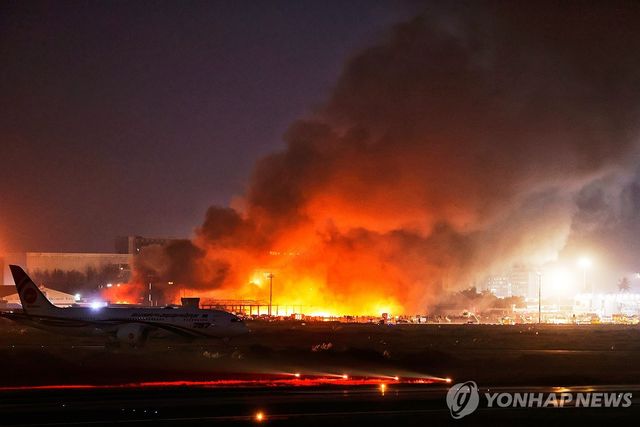 방글라데시 최대 공항 화재…6시간 만에 운항 재개