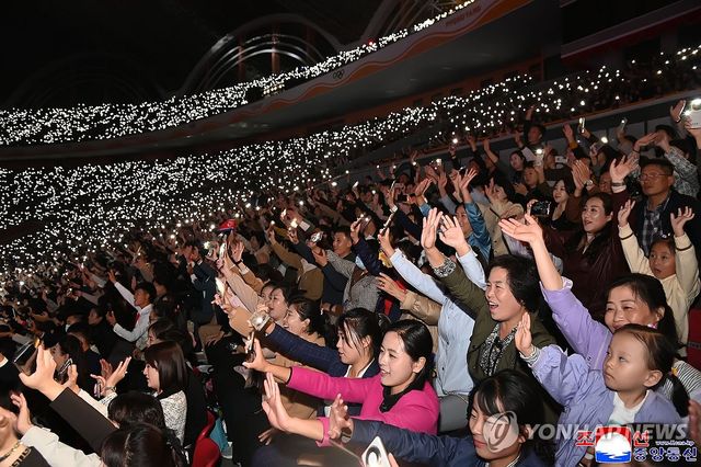 북한, 대집단체조와 예술공연 성황리 진행