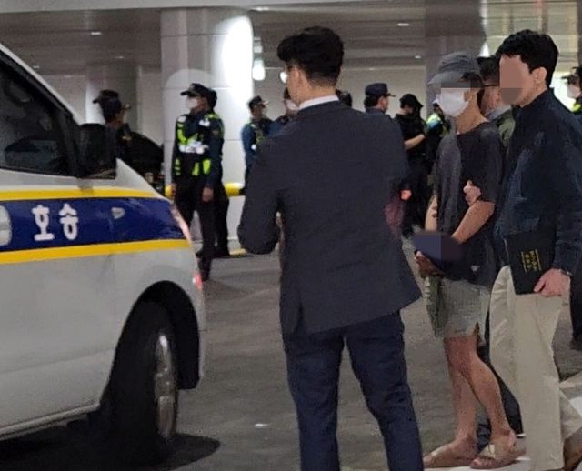 지난 18일 캄보디아에서 송환된 직후 서대문경찰서로 이송되는 A씨