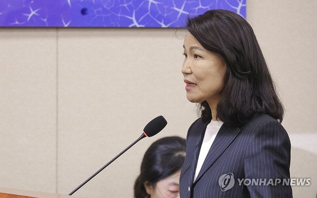 국정감사 증인으로 출석해 발언하는 이진숙 전 방송통신위원장
