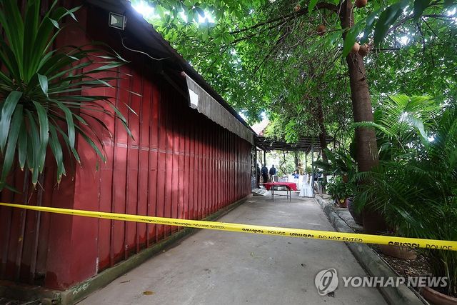 부검 준비로 출입통제 중인 턱틀라사원 안치실