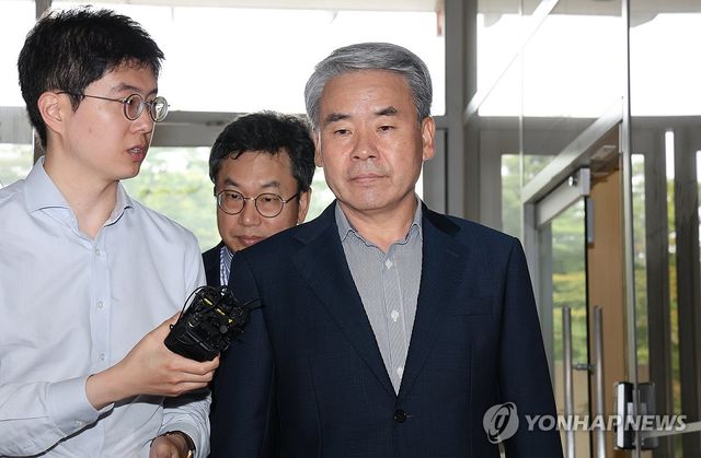 '수사 외압' 이종섭 전 국방장관, 해병특검 출석