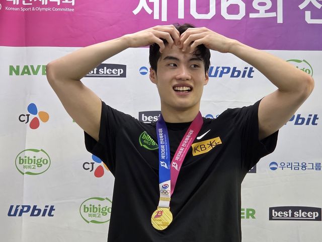 '아시아 신기록' 감격에 찬 황선우