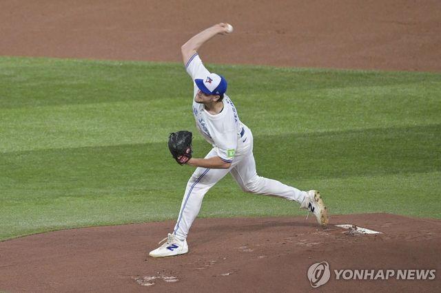 토론토 선발 트레이 예새비지의 역투