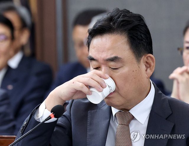 국감 출석한 최철규 강원랜드 대표 직무대행