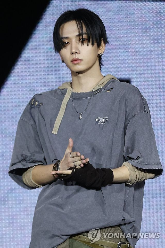 포즈 취하는 명재현