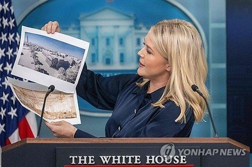 백악관 볼룸 예상도 보여주는 백악관 대변인