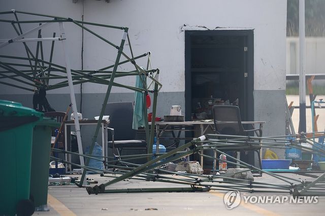 태자단지 내부에 방치된 집기류