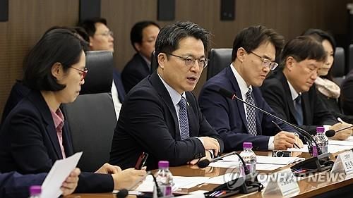 발언하는 문신학 산업차관