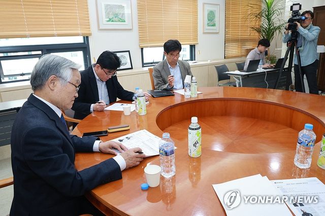 한국프로축구연맹, 'SNS로 판정 불만' 전북 포옛 감독 상벌위 개최