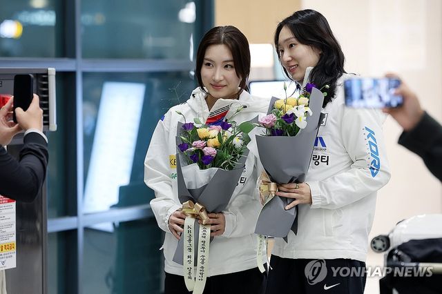 추억 나누는 최민정과 김길리