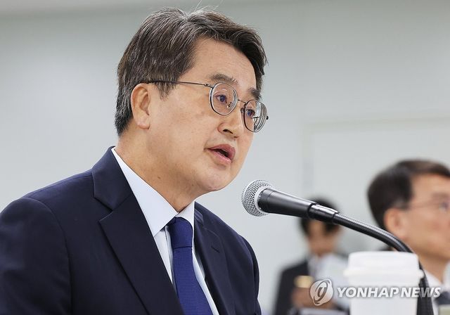 답변하는 김동연 경기도지사