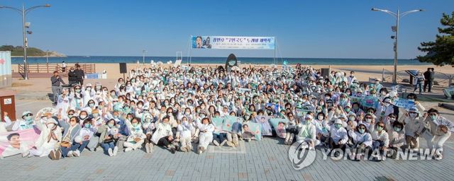 장민호 '7번 국도' 노래비 제막식에 참석한 팬클럽