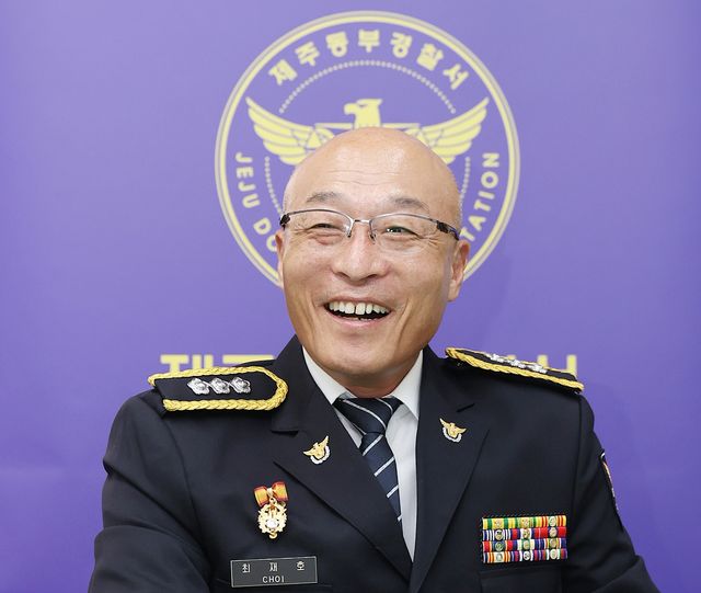 활짝 웃는 최재호 제주동부경찰서 형사과장