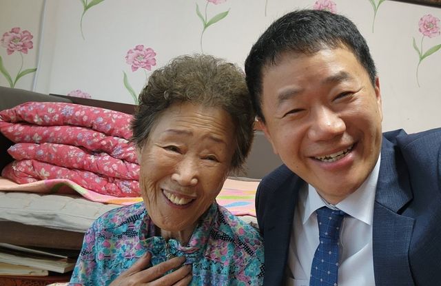 이임순 할머니(왼쪽)와 이금규 변호사