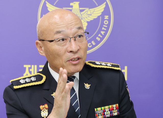 인터뷰 하는 최재호 제주동부경찰서 형사과장