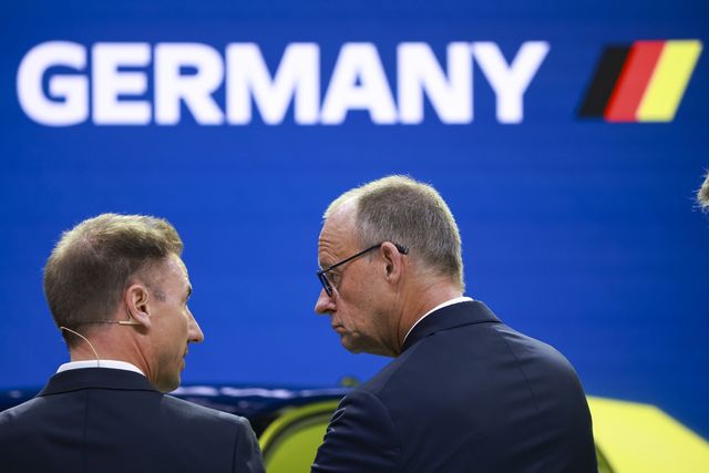 프리드리히 메르츠 독일 총리(오른쪽)