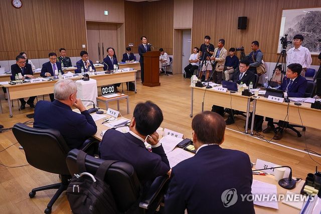 답변하는 김현수 대사 대리