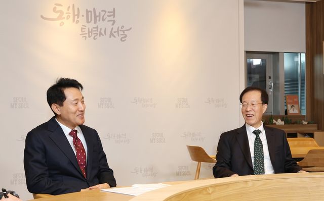 이석연 국민통합위원장(오른쪽)과 오세훈 서울시장