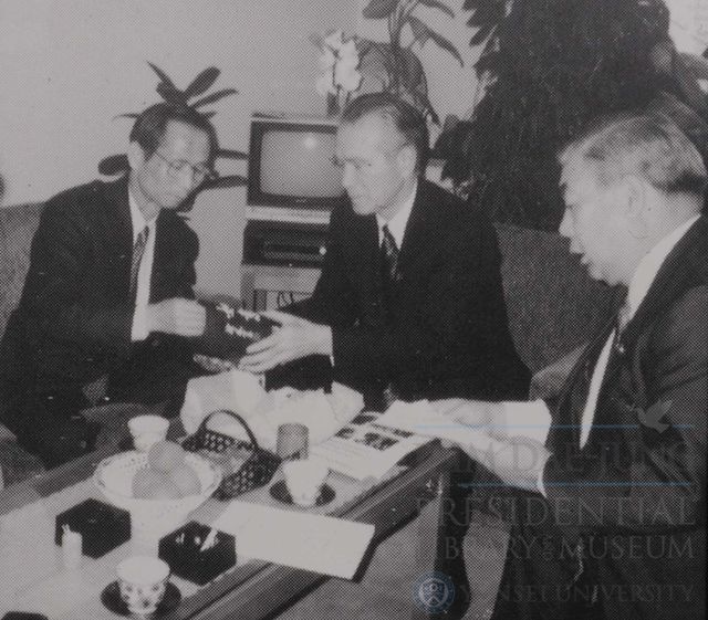 1994년 김대중 납치사건 해결을 위해 한일 대표단을 만난 무라야마 전 일본 총리