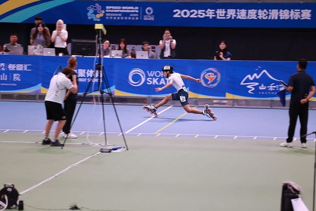 세계선수권대회 트랙 주니어 남자 듀얼 타임트라이얼 200ｍ 결승선 통과하는 김지찬