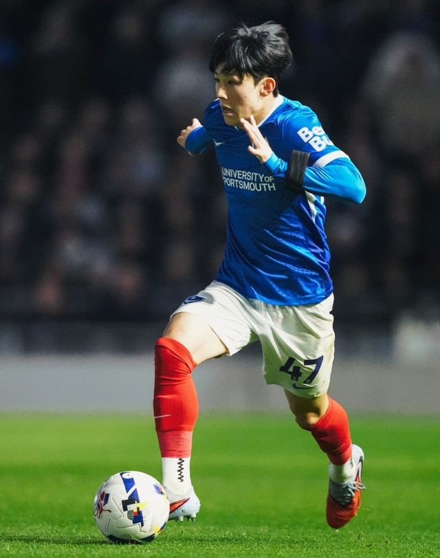 코번트리 시티를 상대로 드리블하는 양민혁