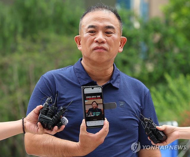 국정감사 당시 강혜경 씨 답변 영상 틀어보이는 명태균