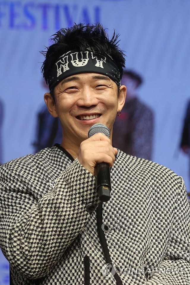 인사말하는 크라잉넛 한경록