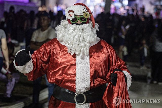 베네수엘라에 등장한 '10월의 산타'
