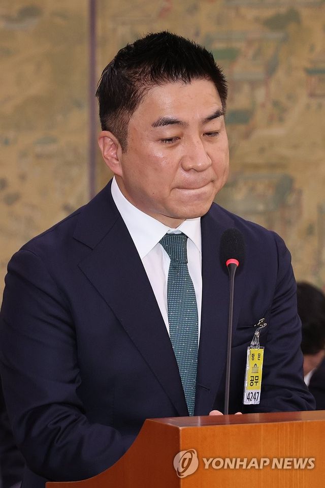 '김건희 근정전 용상 착석' 의혹 답변하는 정용석 사장