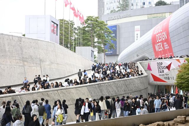 서울디자인위크가 열린 DDP 외부 모습