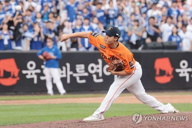 역투하는 한화 정우주