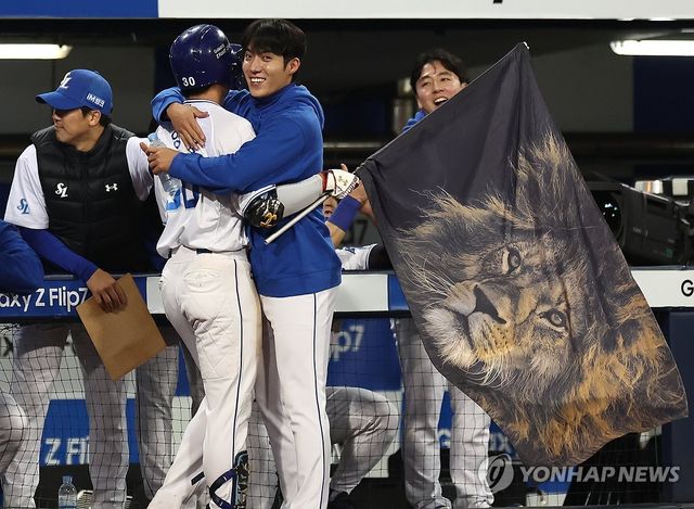 원태인 ‘영웅아 고마워’