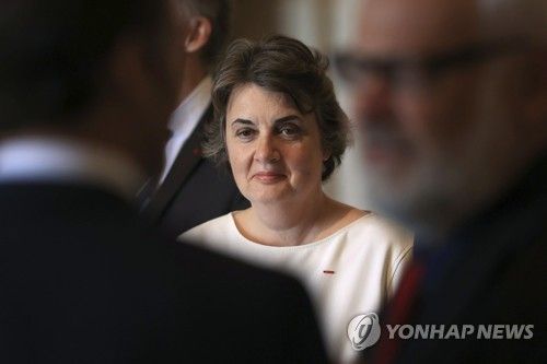 로랑스 데카르 루브르 박물관장